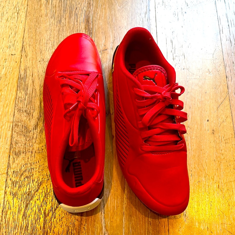 Puma Ferrari men sneakers size 9 in brand new condition